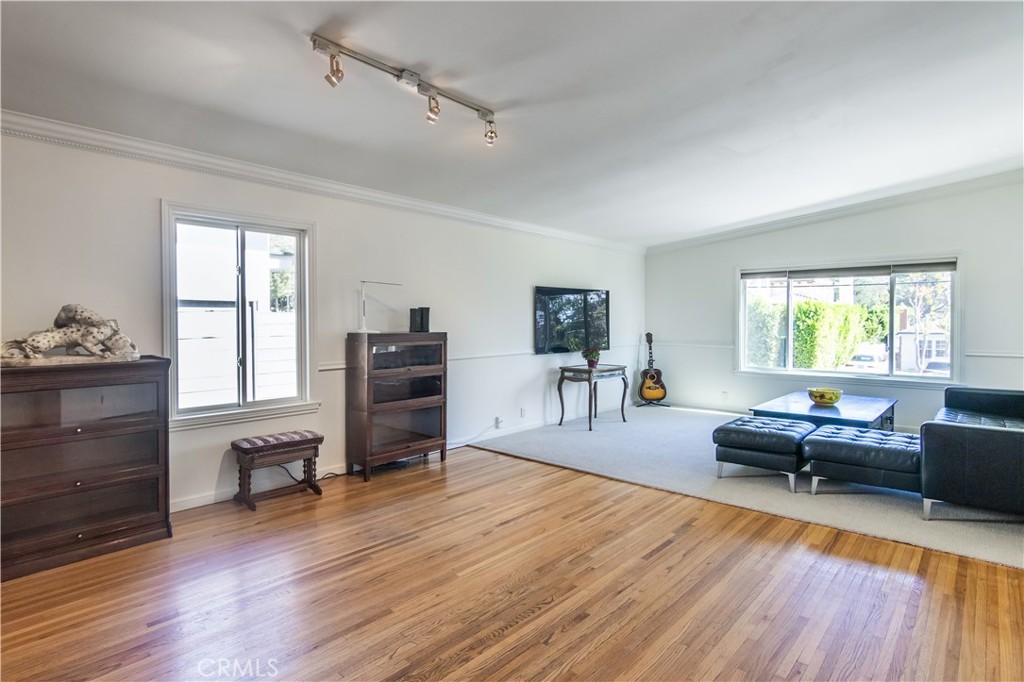 4619 Ocean View Boulevard Property Photo 5