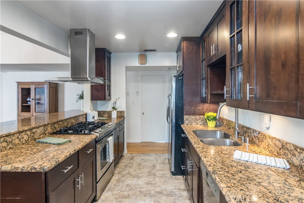 4619 Ocean View Boulevard Property Photo 10