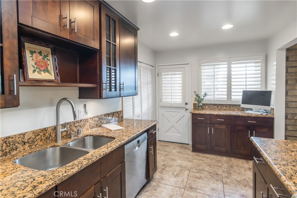 4619 Ocean View Boulevard Property Photo 13