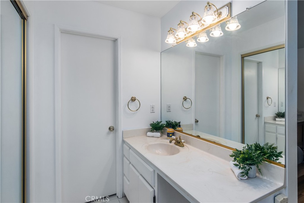 4619 Ocean View Boulevard Property Photo 17