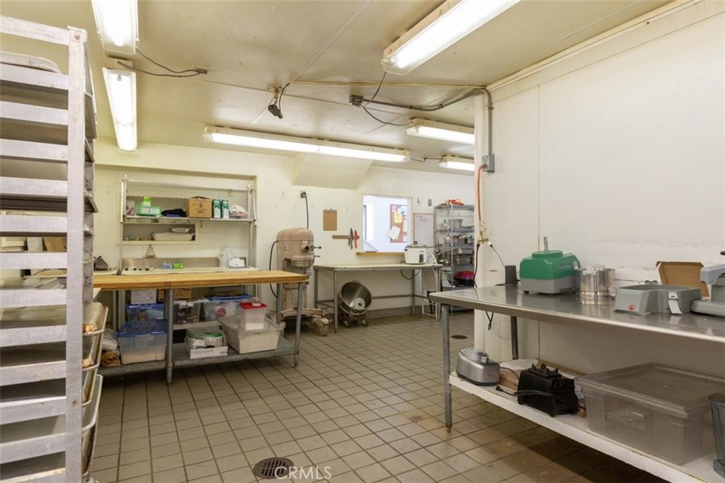 967 Huber Street Property Photo 4