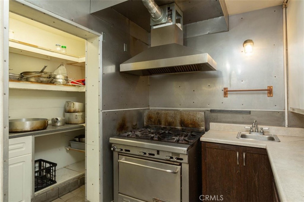 967 Huber Street Property Photo 12