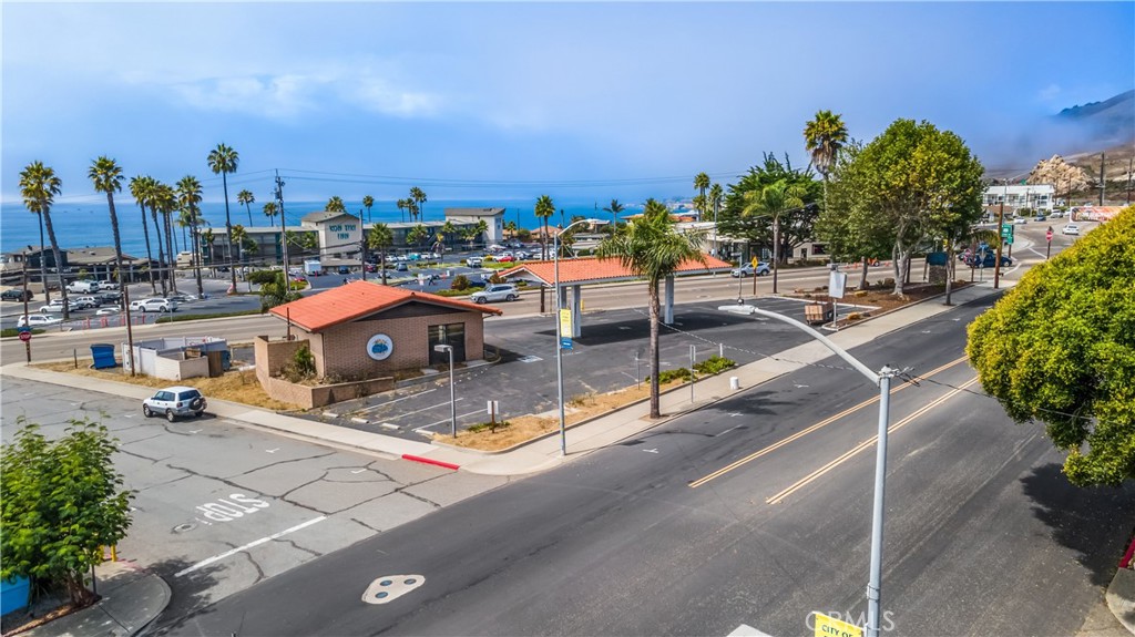 1481 Price Street Property Photo 15