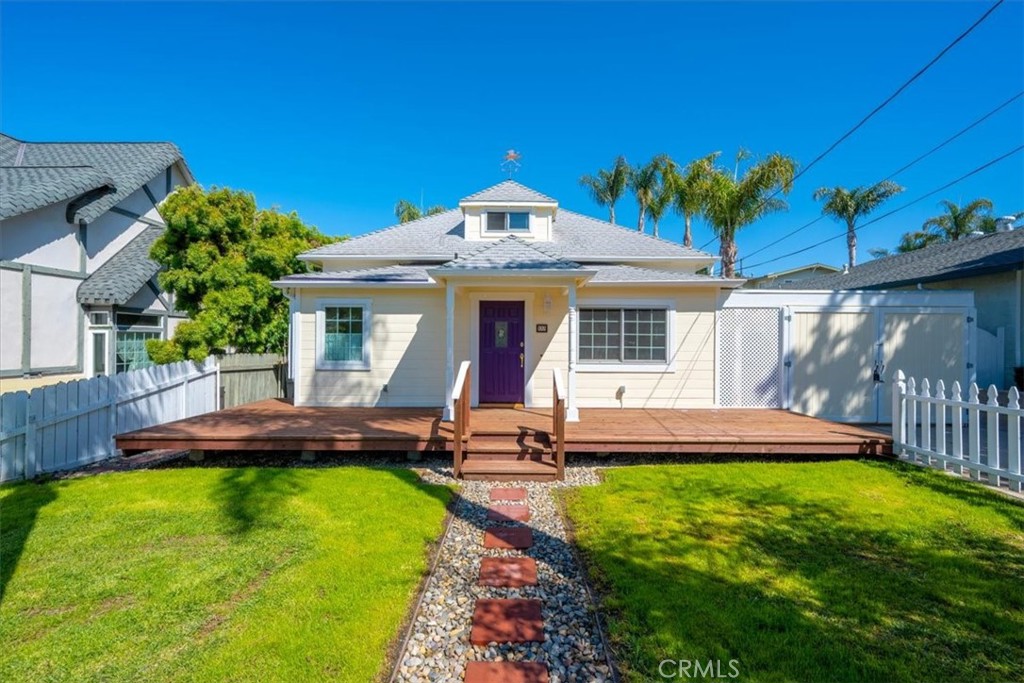 555 Le Point Street Property Photo 1