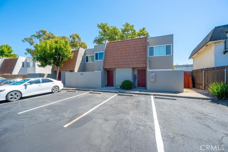 1527 Royal Way Property Photo 2