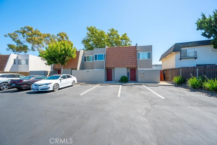 1527 Royal Way Property Photo 3
