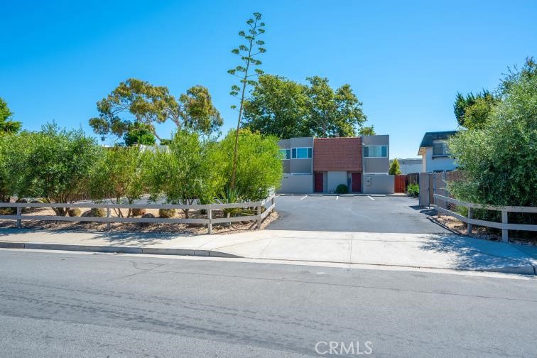 1527 Royal Way Property Photo 4