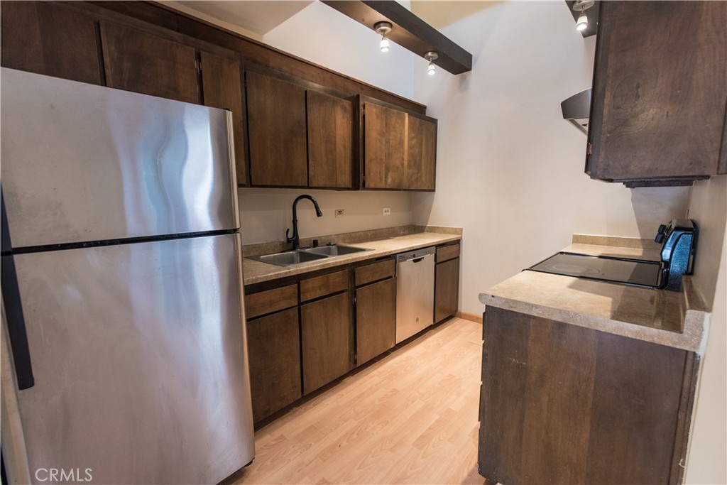 1527 Royal Way Property Photo 7
