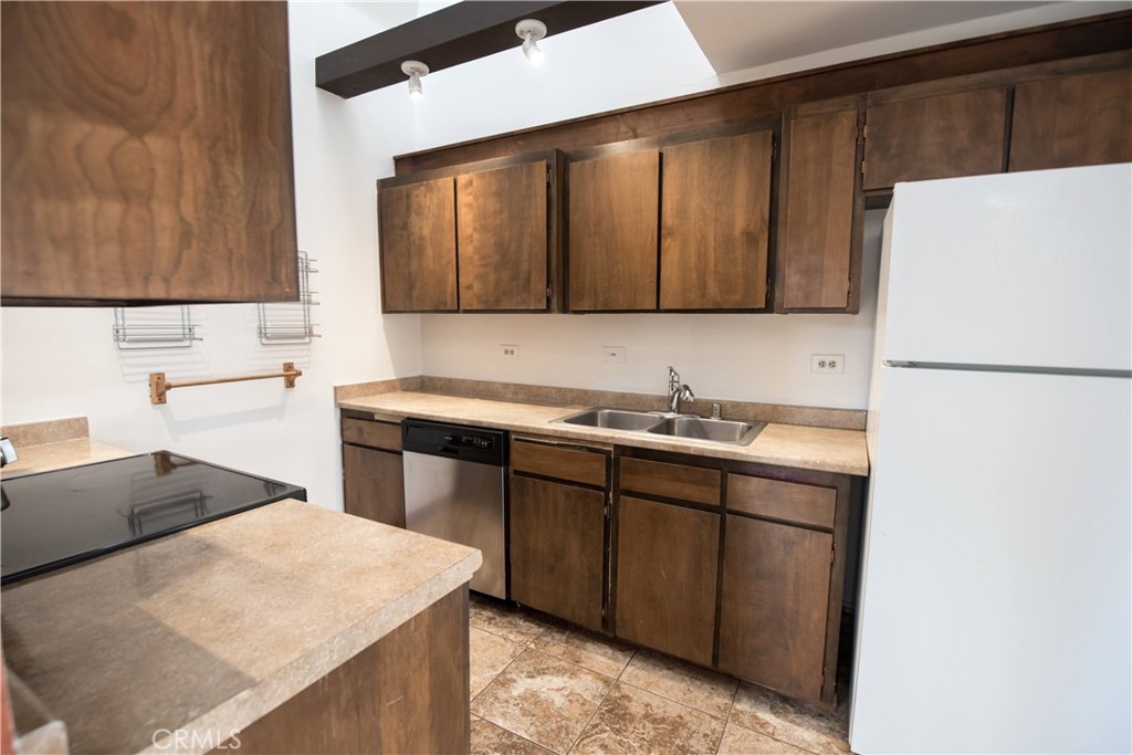 1527 Royal Way Property Photo 8