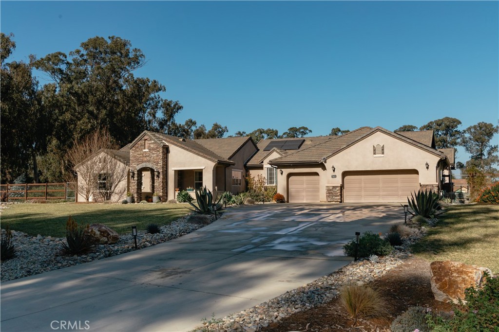 585 Monadella Street Property Photo