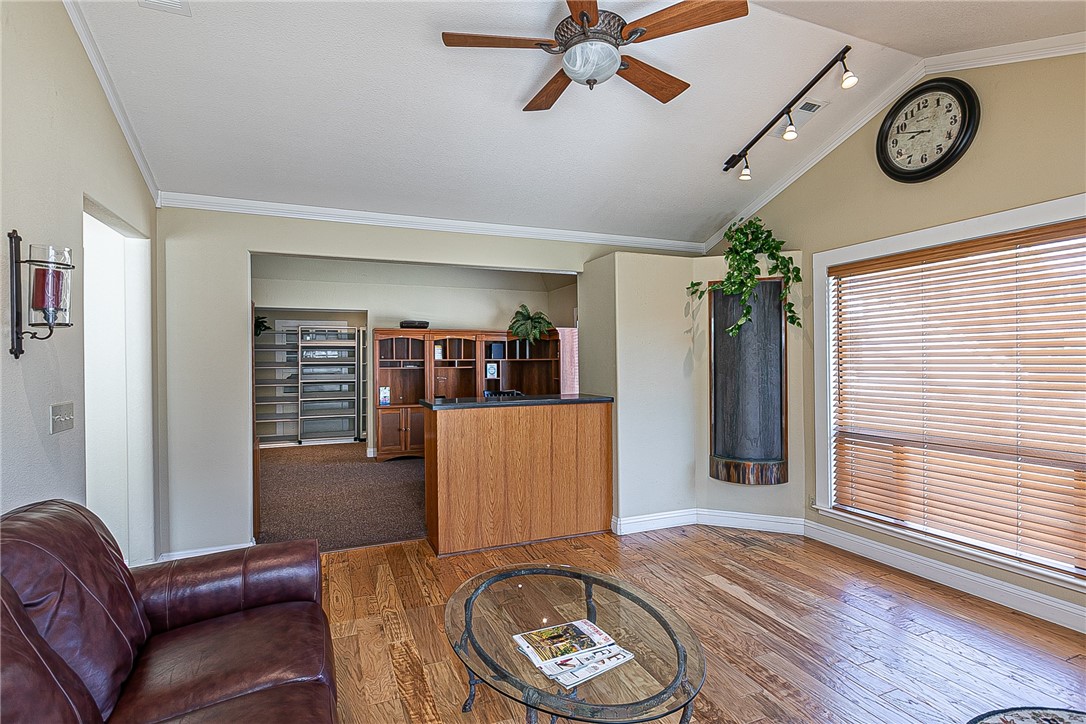 115 W Park Avenue Property Photo 6