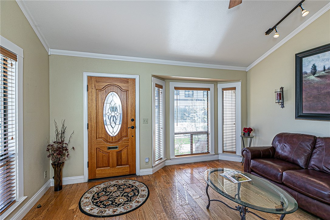 115 W Park Avenue Property Photo 7