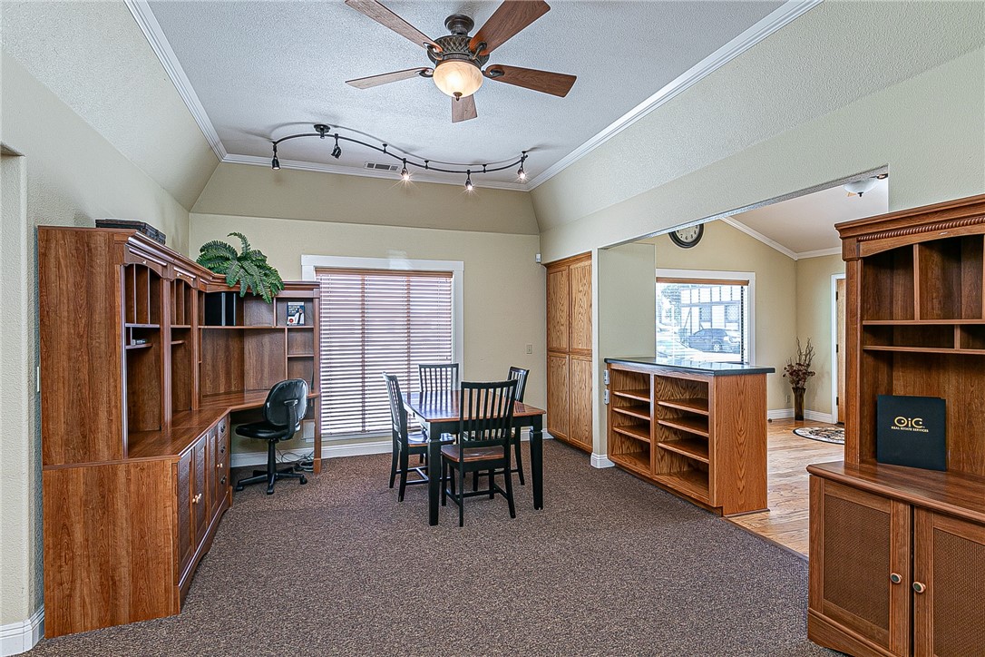 115 W Park Avenue Property Photo 8