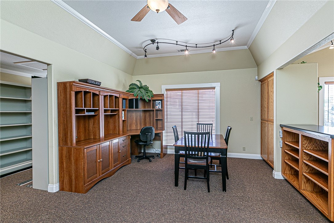 115 W Park Avenue Property Photo 9