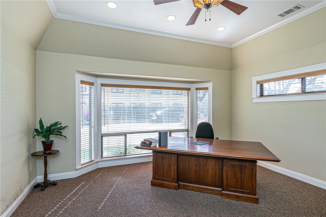 115 W Park Avenue Property Photo 12