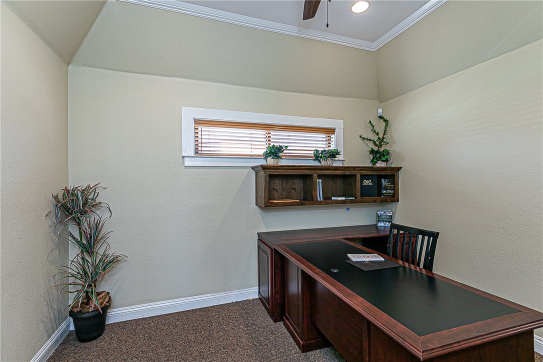 115 W Park Avenue Property Photo 14