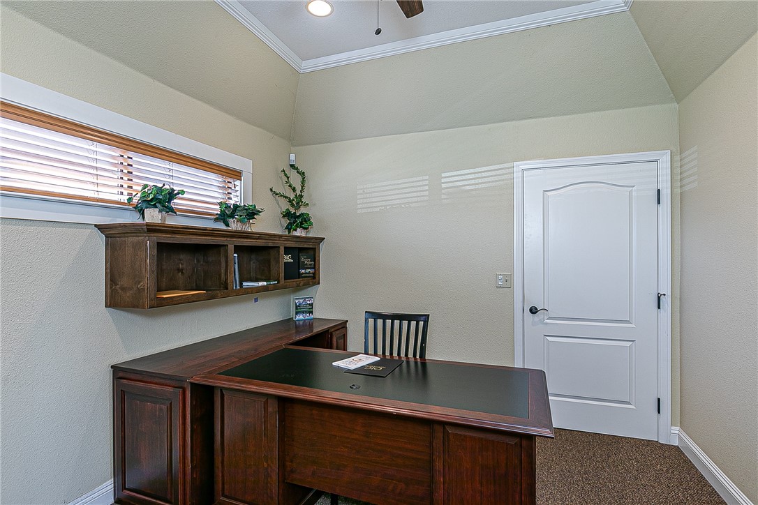 115 W Park Avenue Property Photo 15