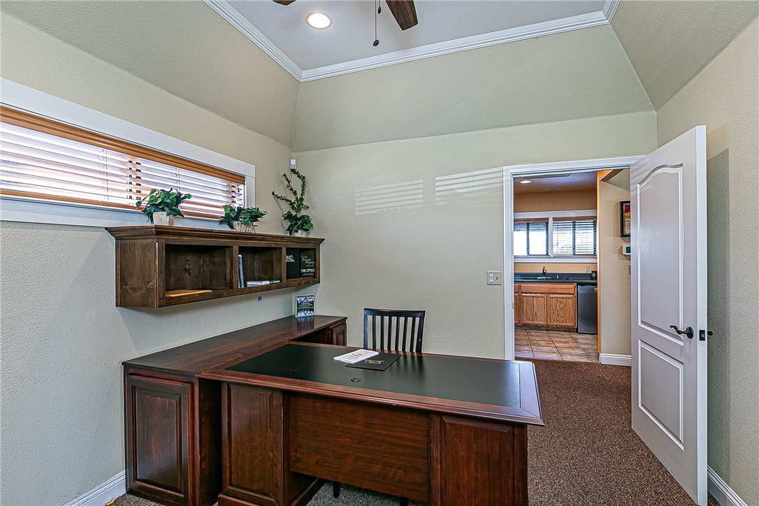 115 W Park Avenue Property Photo 16