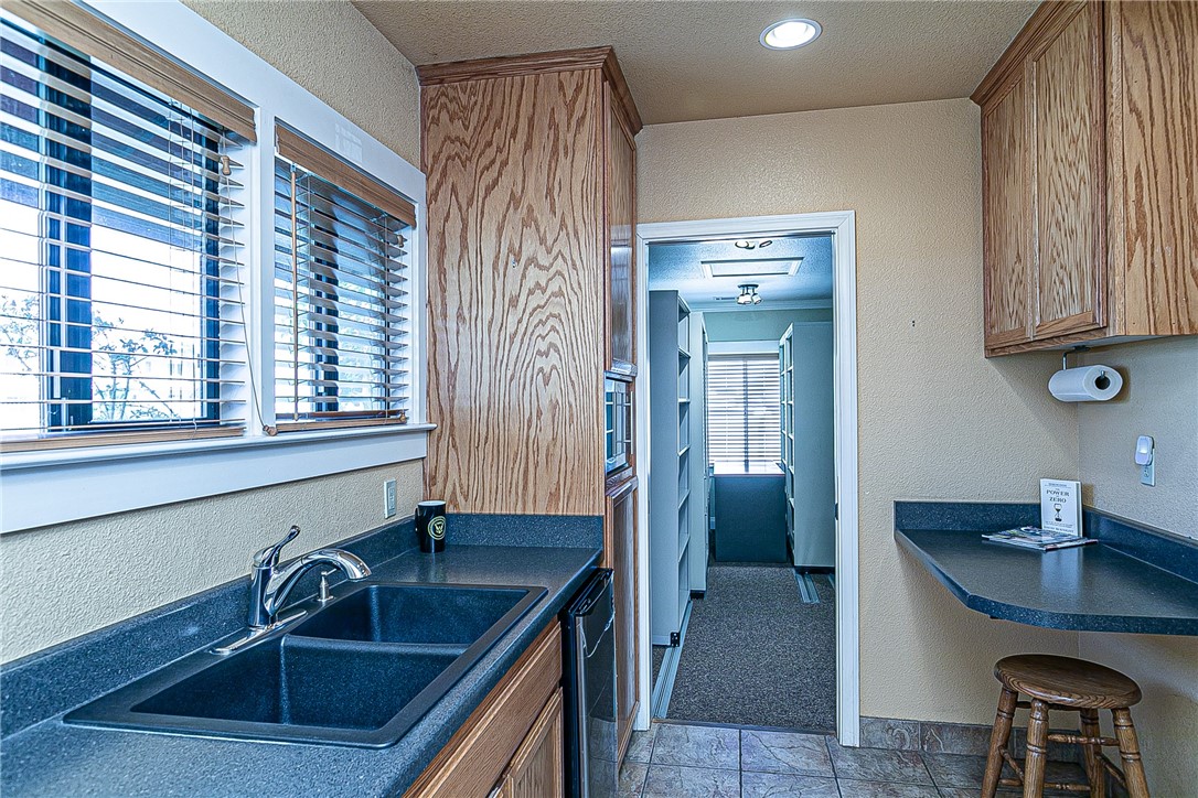 115 W Park Avenue Property Photo 19