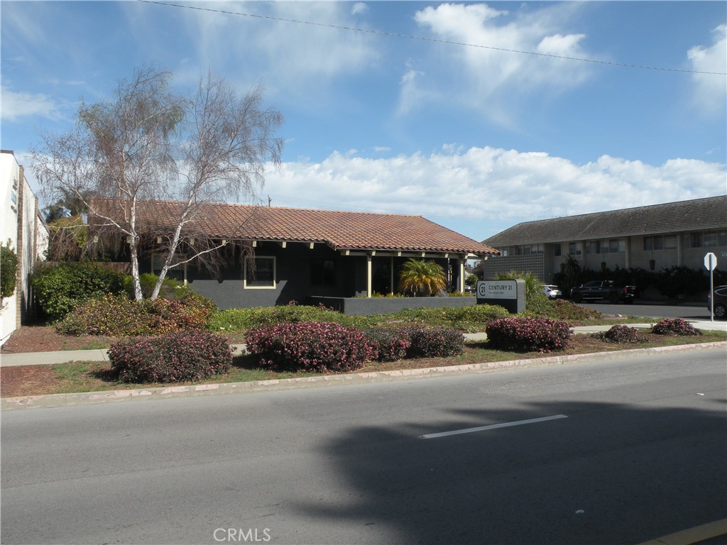 521 E Ocean Property Photo 3