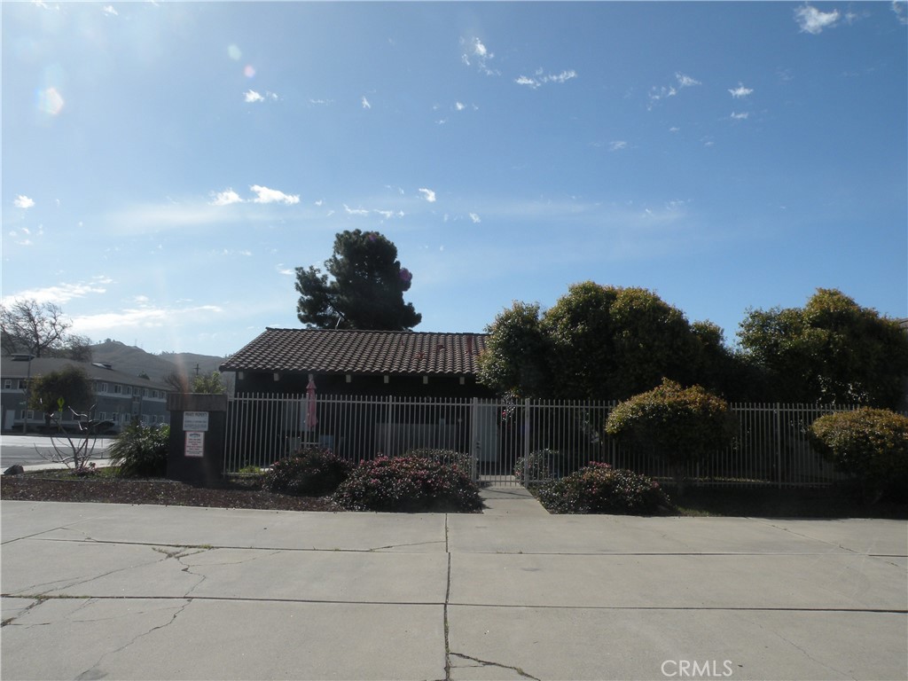 521 E Ocean Property Photo 7