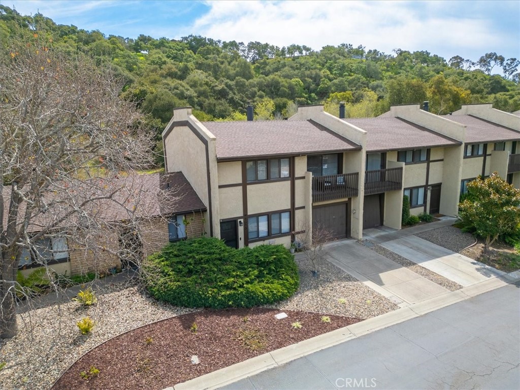 1015 Meadow Way Property Photo