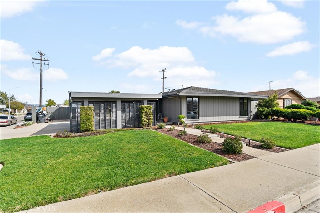 916 E Bush Avenue Property Photo