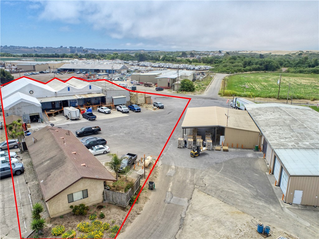 1730 Railroad Street Property Photo 1
