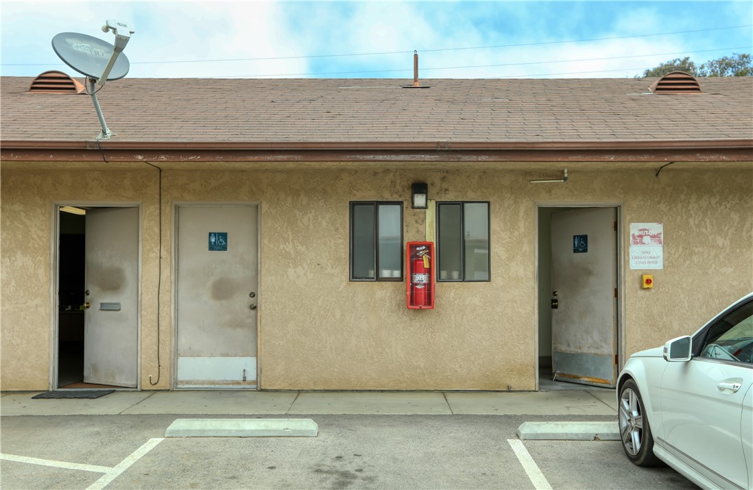 1730 Railroad Street Property Photo 8
