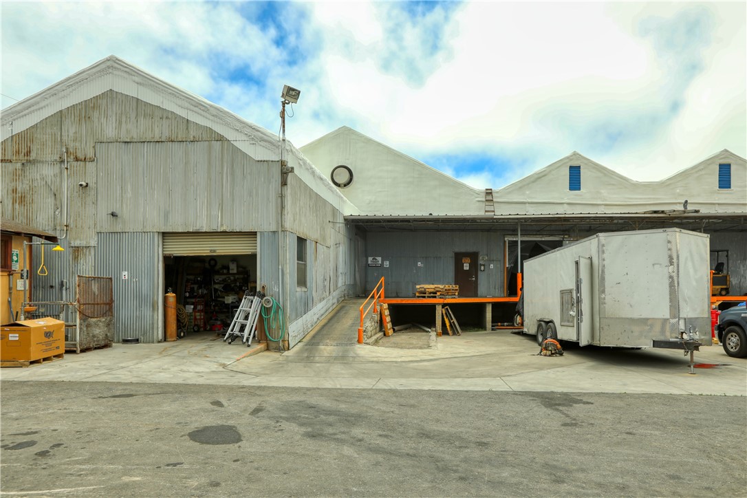 1730 Railroad Street Property Photo 9