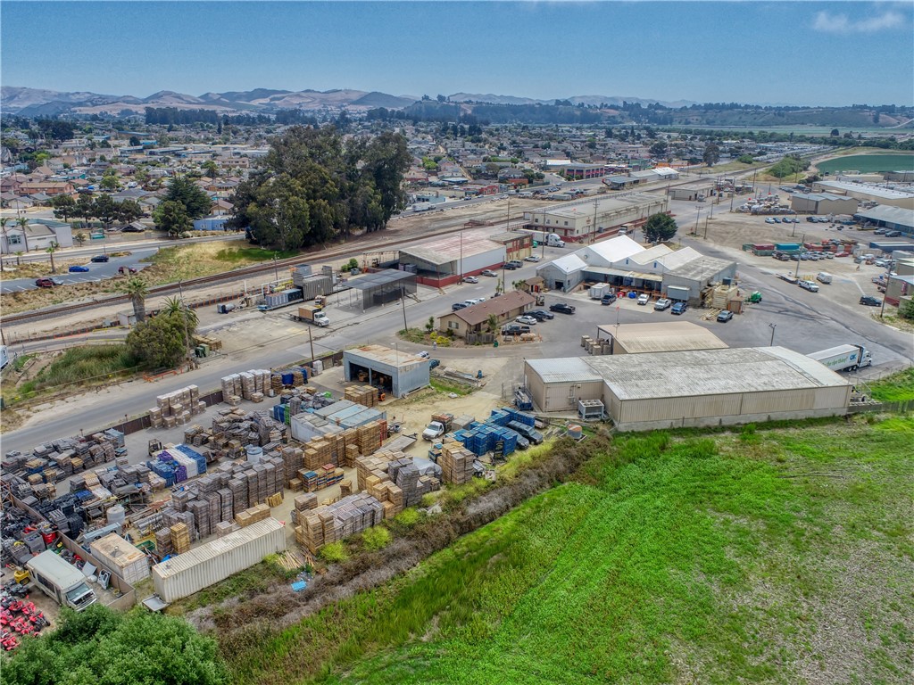 1730 Railroad Street Property Photo 24