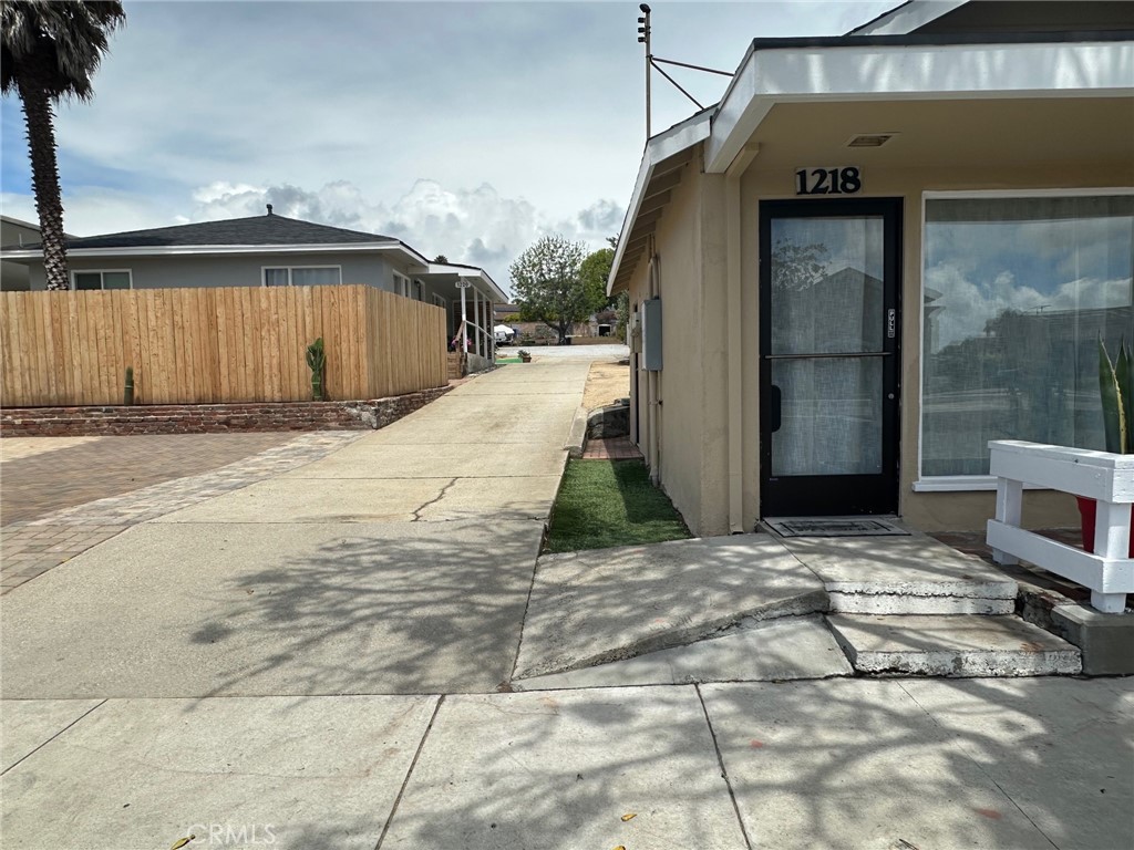 1218 1220 E Grand Avenue Property Photo 5