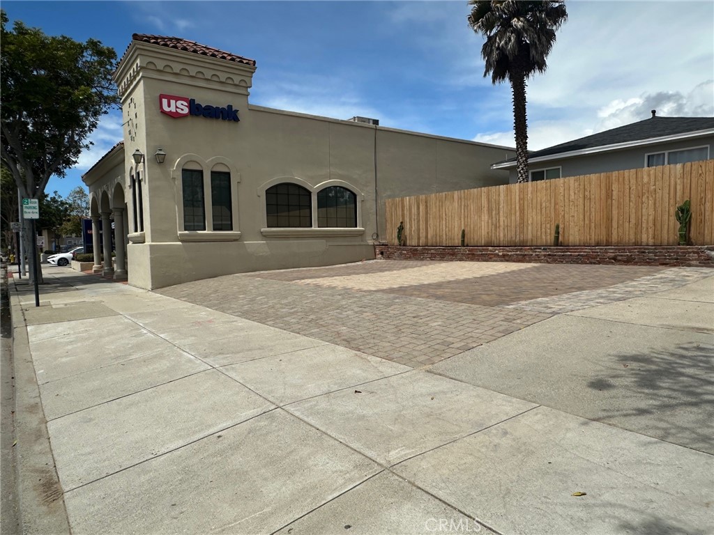 1218 1220 E Grand Avenue Property Photo 6