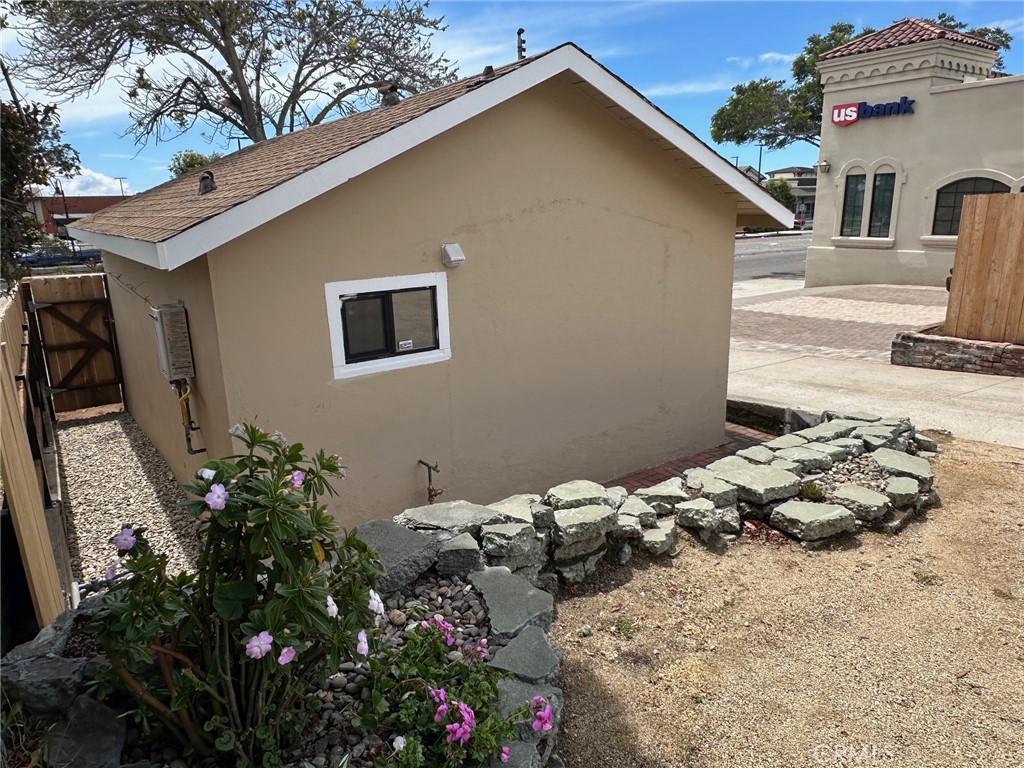 1218 1220 E Grand Avenue Property Photo 17