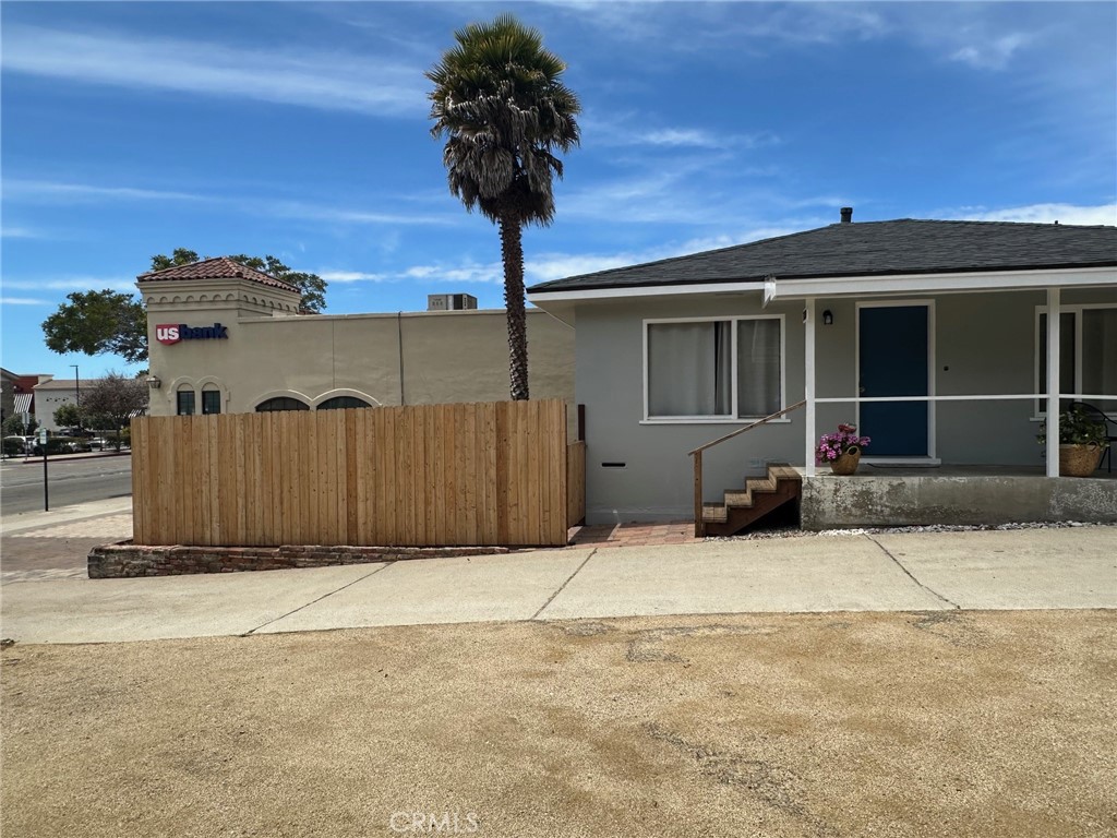 1218 1220 E Grand Avenue Property Photo 18