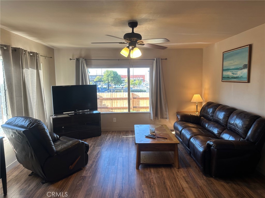 1218 1220 E Grand Avenue Property Photo 23