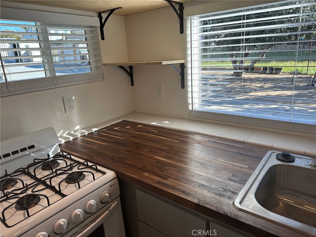 1218 1220 E Grand Avenue Property Photo 56