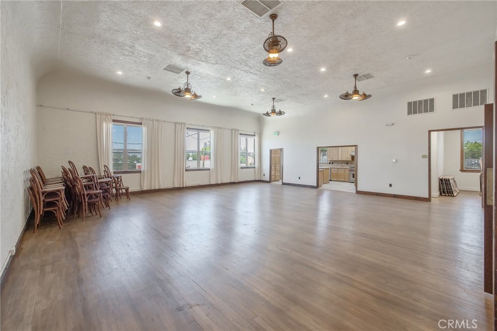 128 S E Street Property Photo 18