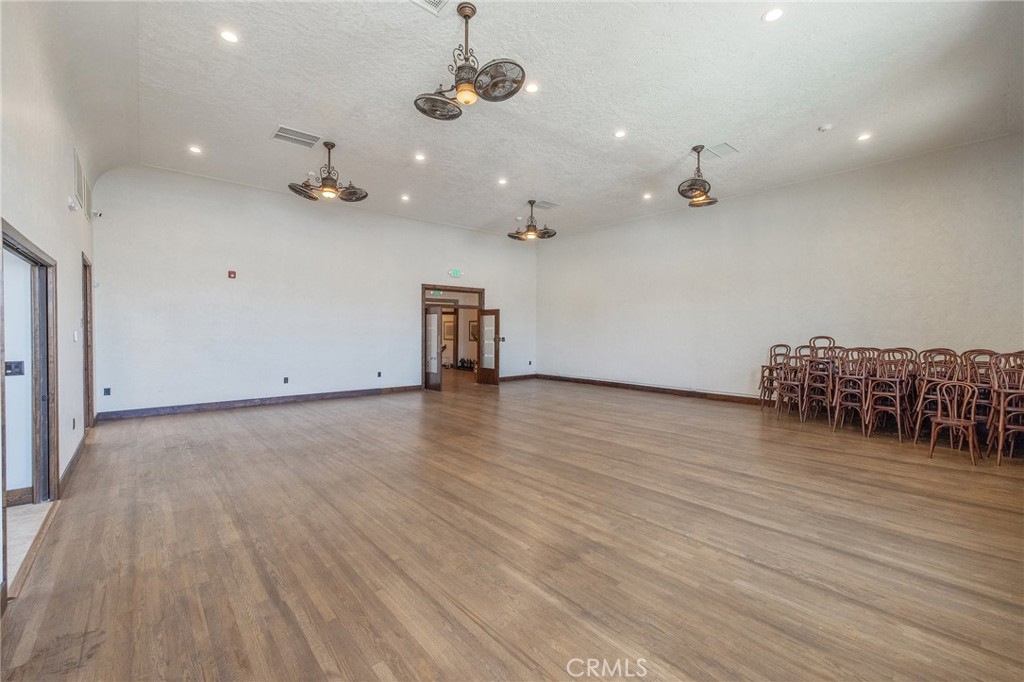 128 S E Street Property Photo 20