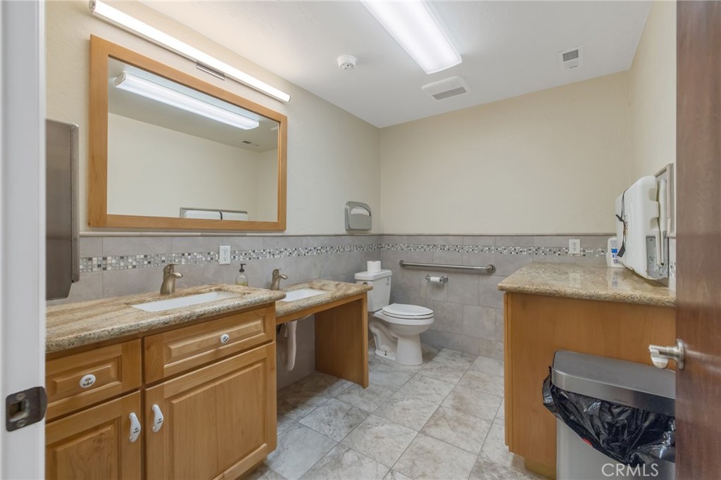 128 S E Street Property Photo 23