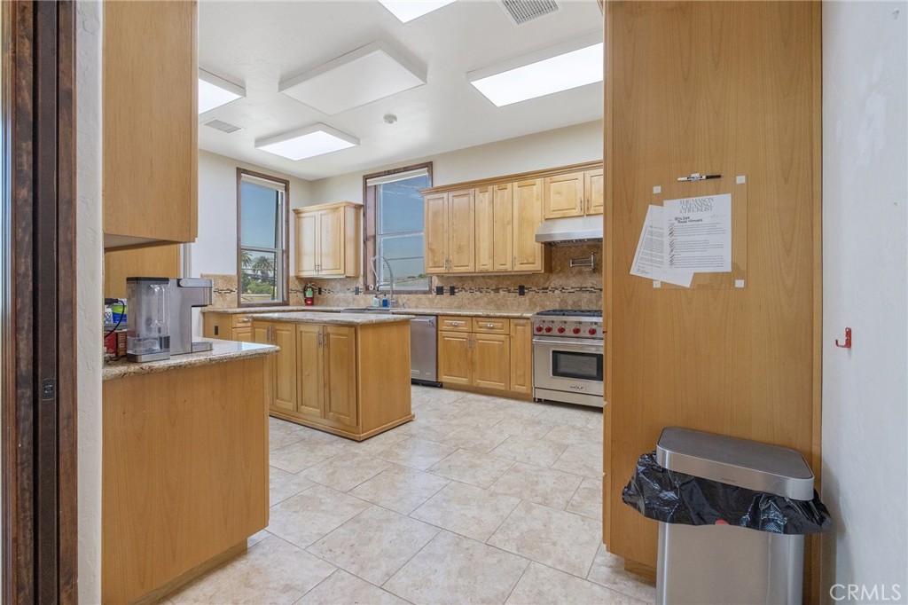 128 S E Street Property Photo 24