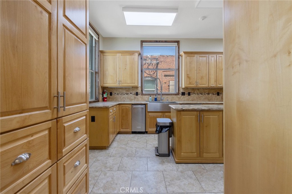 128 S E Street Property Photo 26