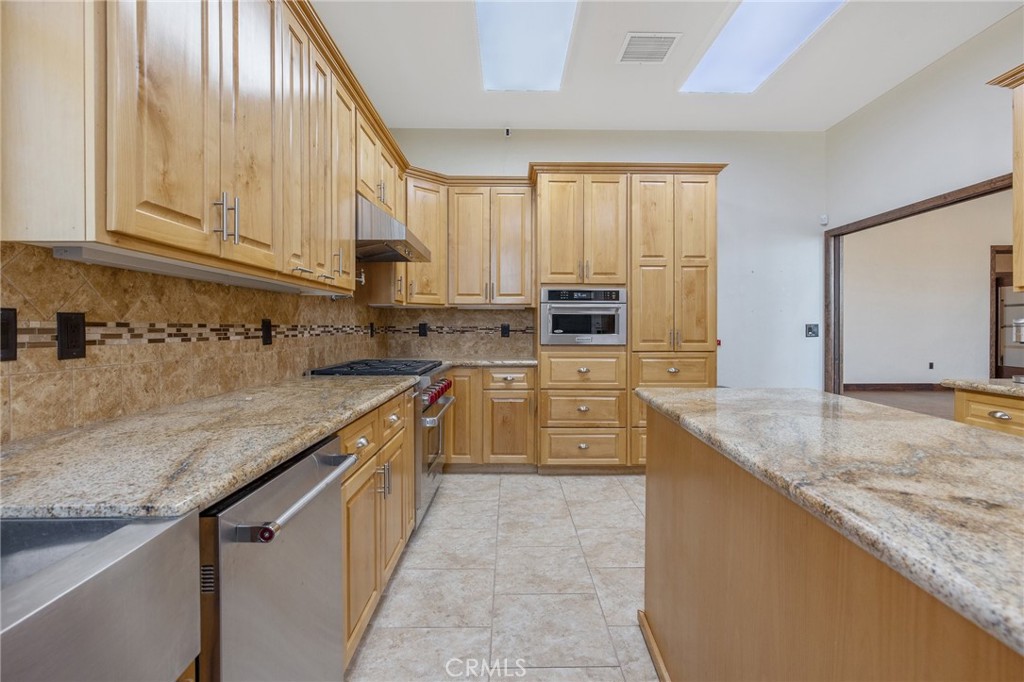 128 S E Street Property Photo 28