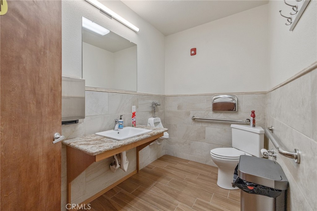 128 S E Street Property Photo 31