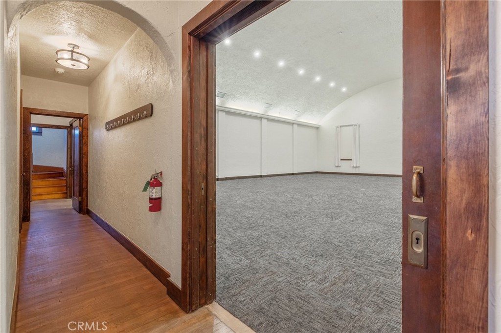 128 S E Street Property Photo 32