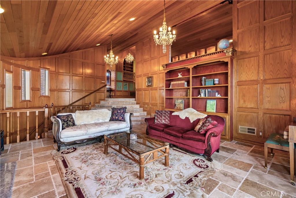 2743 Rodman Drive Property Photo 13