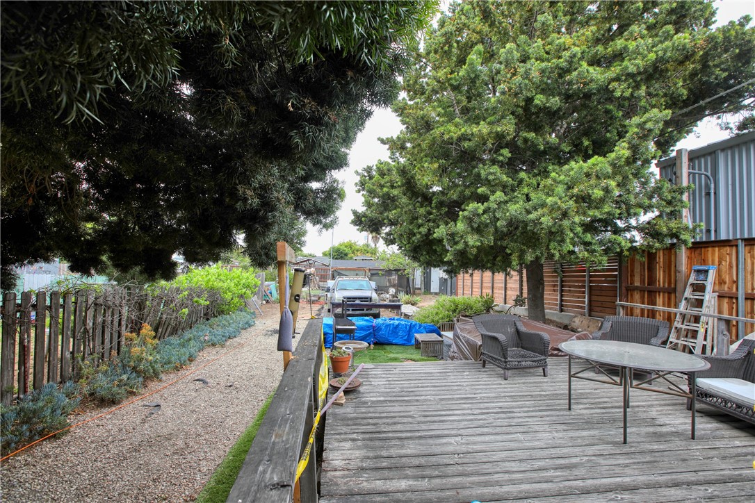 1165 1167 E Grand Avenue Property Photo 9