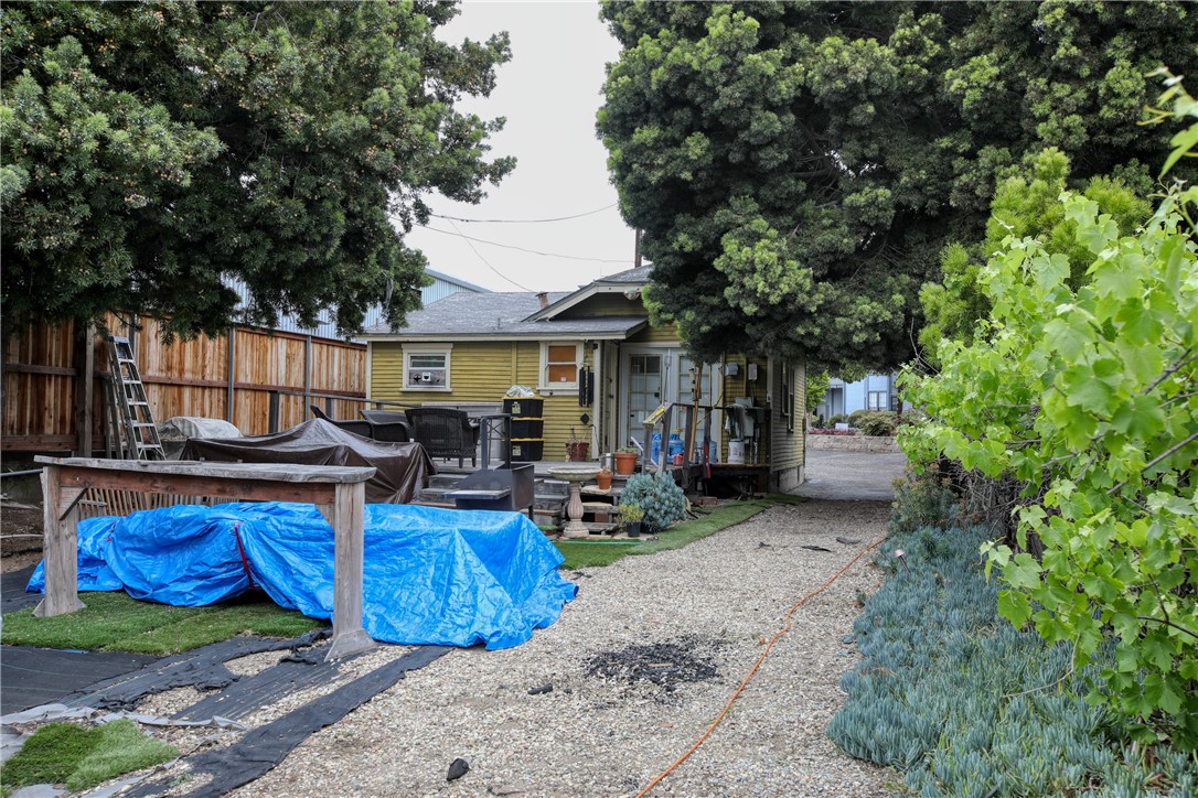 1165 1167 E Grand Avenue Property Photo 12