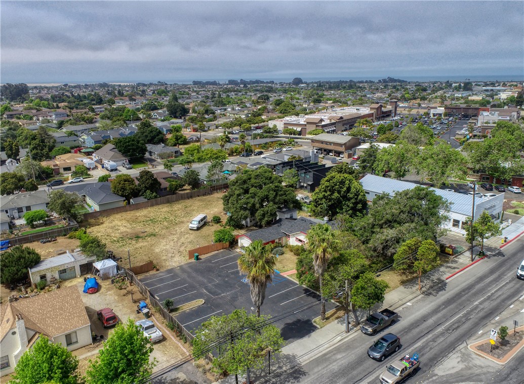 1165 1167 E Grand Avenue Property Photo 32