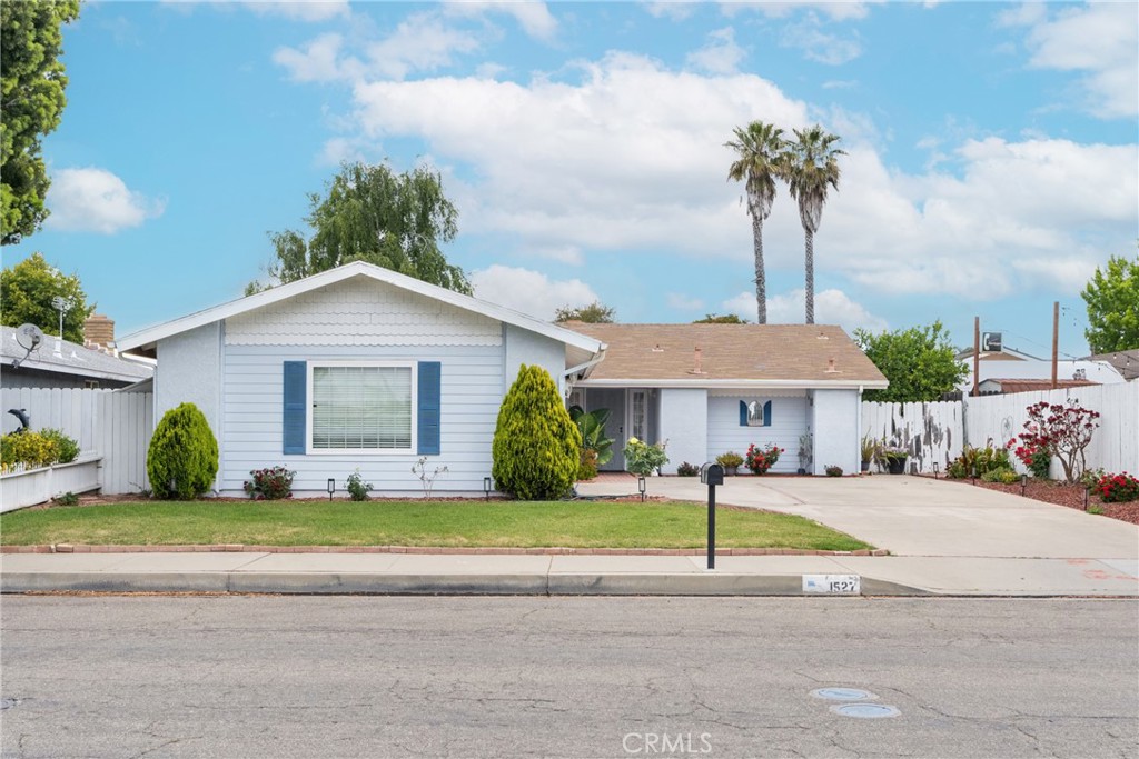 1527 Dena Way Property Photo 1